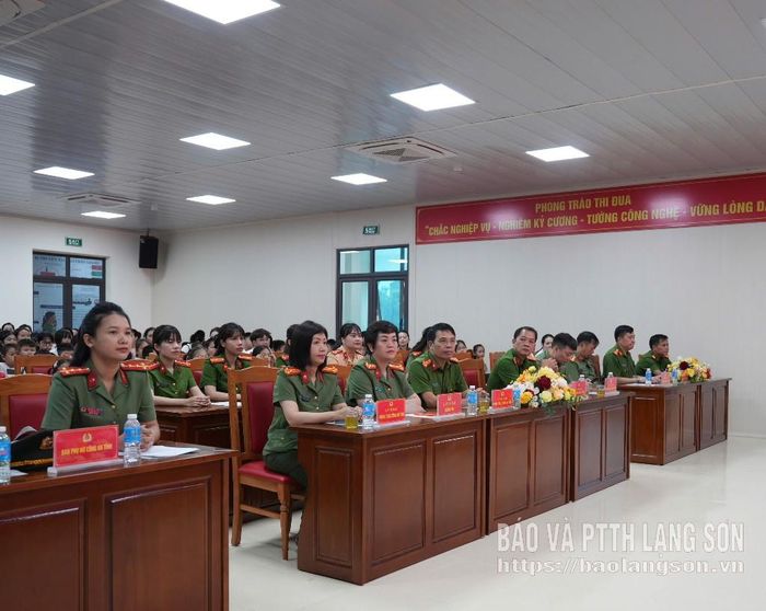 Các đại biểu dự chương trình