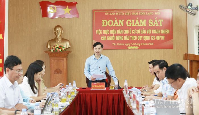 Đồng chí Nguyễn Hoàng Tùng, Ủy viên Ban Thường vụ Tỉnh ủy, Phó Chủ tịch Thường trực Ủy ban MTTQ Việt Nam tỉnh - Trưởng đoàn giám sát phát biểu kết luận