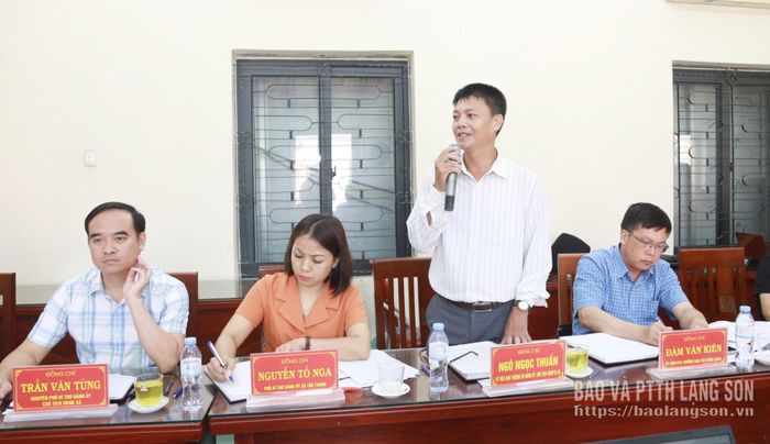 Lãnh đạo Ủy ban MTTQ Việt Nam xã Tân Thành phát biểu tại buổi giám sát