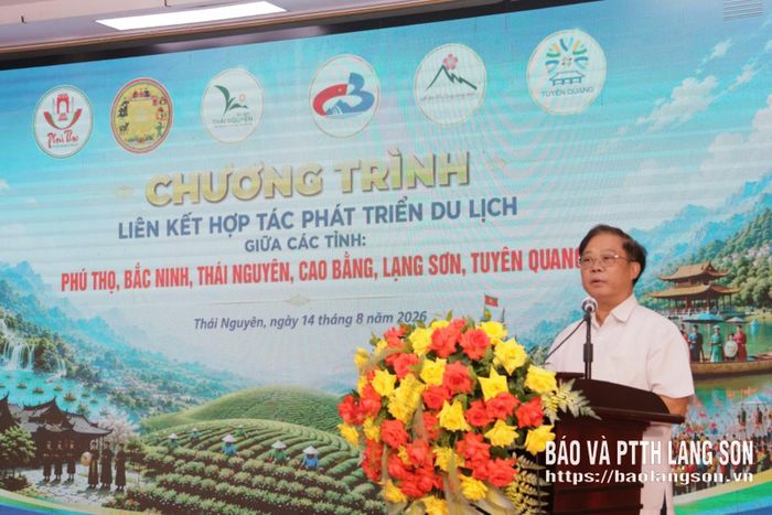 Ông Phạm Văn Thủy, Phó Cục trưởng Cục Du lịch Quốc gia Việt Nam phát biểu tại chương trình