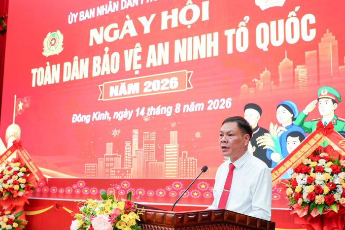 Lãnh đạo phường Đông Kinh phát biểu tại ngày hội
