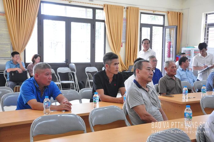 Đại diện các hộ dân bị ảnh hưởng bởi dự án tham dự cuộc họp 