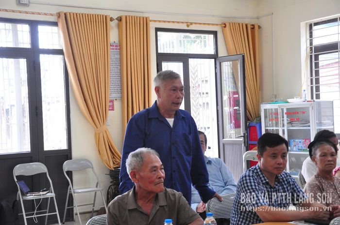 Người dân có đất bị thu hồi nêu ý kiến tại cuộc họp