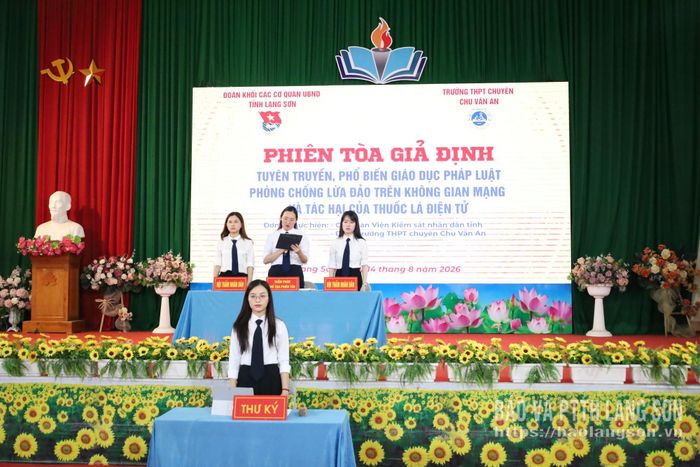 Đoàn viên Chi đoàn Viện Kiểm sát nhân dân tỉnh tham gia phiên tòa giả định