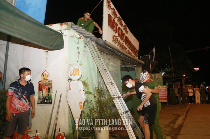 Lực lượng chức năng triển khai CNCH trong tình huống giả định ở buổi thực tập phương án