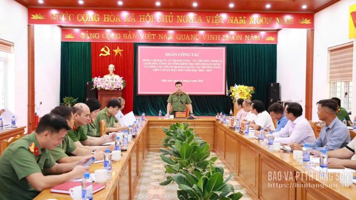 Đồng chí Giám đốc Công an tỉnh làm việc với các đơn vị