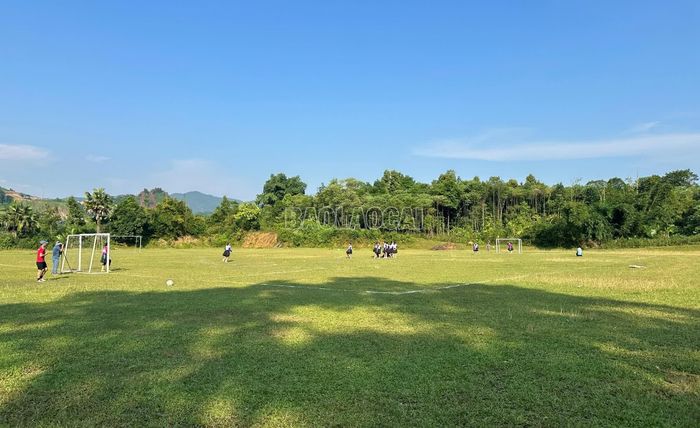Những ngày này, bất kể thời tiết mưa, nắng... Ban Huấn luyện và các cầu thủ vẫn miệt mài tập luyện.