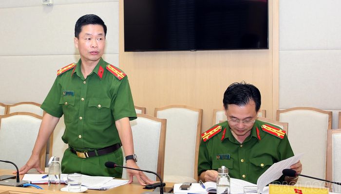 Đại biểu Công an tỉnh tham gia ý kiến tại buổi làm việc.