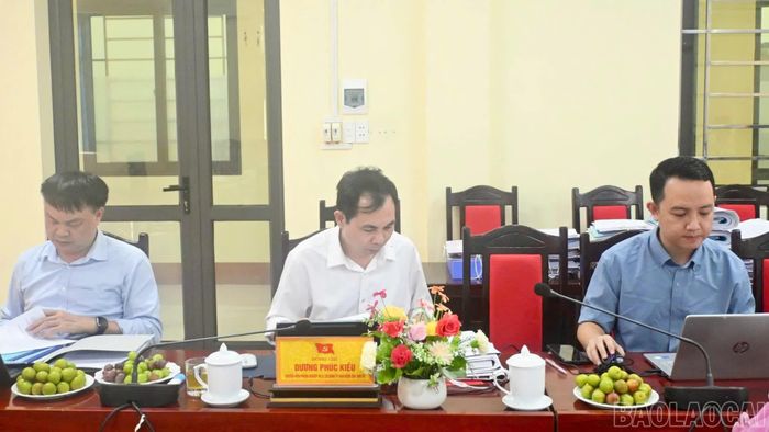 Các thành viên đoàn giám sát.