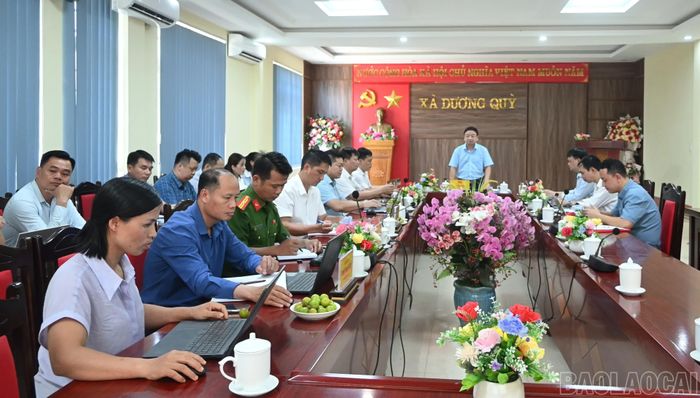 Quang cảnh buổi làm việc tại xã Dương Quỳ.