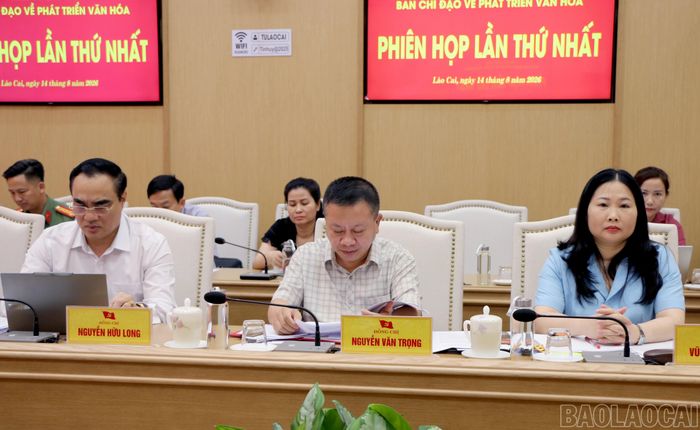 Các thành viên Ban Chỉ đạo tham dự phiên họp.
