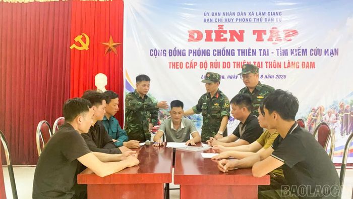 Ban Chỉ huy Phòng thủ dân sự xã Lâm Giang thực hành tổ chức hội nghị, triển khai phương án và phân công nhiệm vụ ứng phó tình huống thiên tai.