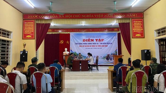 Các đại biểu tham gia phần diễn tập cơ chế.