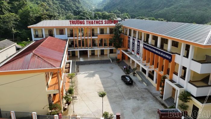 Trường Tiểu học và Trung học cơ sở Suối Bu được đầu tư đồng bộ cơ sở vật chất, phòng học và phòng chức năng.
