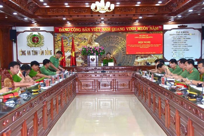 Quang cảnh hội nghị