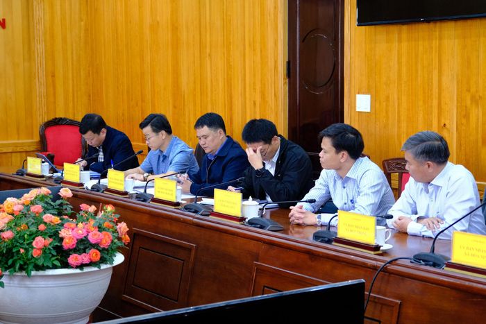 Đại diện lãnh đạo các sở, ngành, địa phương tham dự buổi làm việc