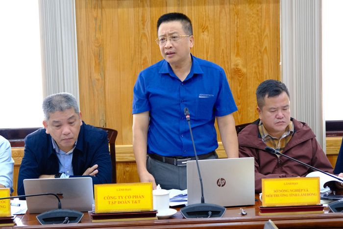Ông Phan Xuân Bằng, Phó Tổng Giám đốc Công ty Đầu tư và Phát triển Hạ tầng giao thông T&T phát biểu tại buổi làm việc