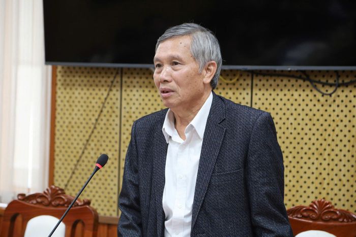 Ông Nguyễn Văn Từa, ở Phường 2 Bảo Lộc trao đổi, đề xuất các kiến nghị tại buổi làm việc