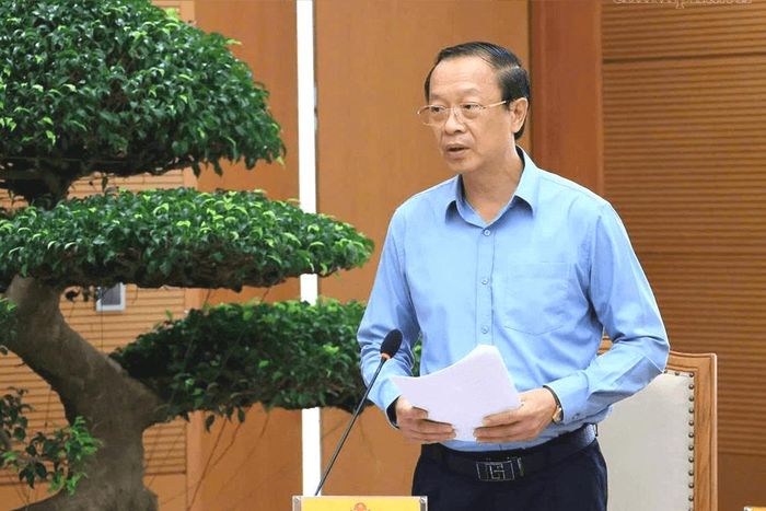 Bộ trưởng Bộ Giáo dục và Đào tạo Phạm Ngọc Thưởng báo cáo tiến độ công tác xây dựng các trường học tại các xã biên giới (Ảnh: Thu Sa)