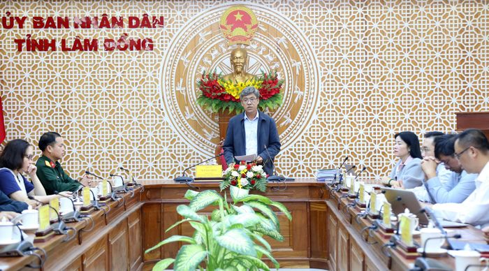 Phó Chủ tịch UBND tỉnh Nguyễn Minh, lãnh đạo các sở, ngành, đơn vị tham dự tại điểm cầu Lâm Đồng