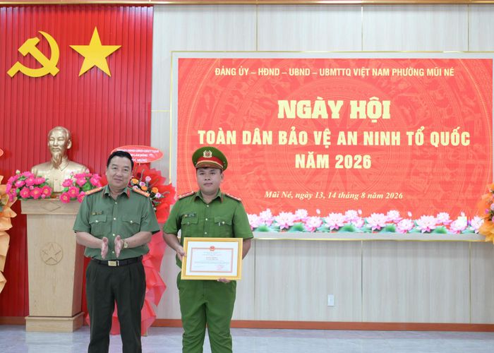 Cá nhân được nhận giấy khen của Công an tỉnh vì có những đóng góp trong phong trào toàn dân bảo vệ ANTQ