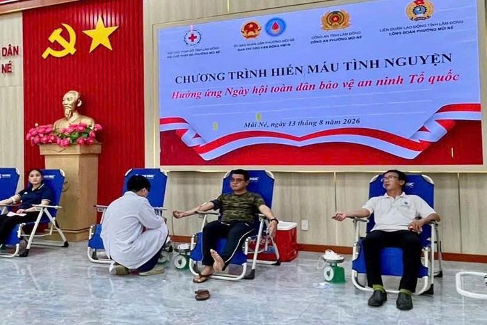 Hoạt động hiến máu nhân đạo hưởng ứng ngày hội toàn dân bảo vệ an ninh Tổ quốc