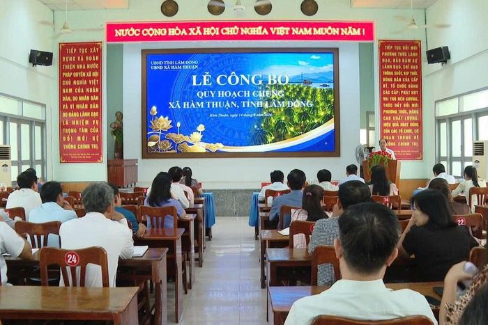 Ông Nguyễn Ngọc Thạch, Tỉnh ủy viên, Bí thư Đảng ủy, Chủ tịch HĐND xã Hàm Thuận phát biểu