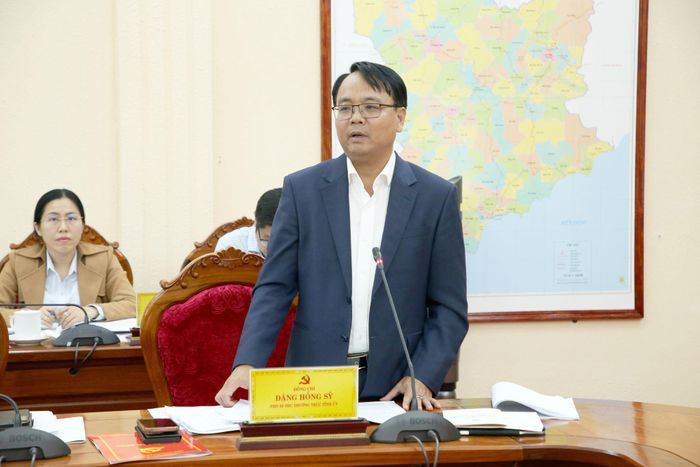 Phó Bí thư Thường trực Tỉnh ủy Đặng Hồng Sỹ phát biểu tại cuộc họp