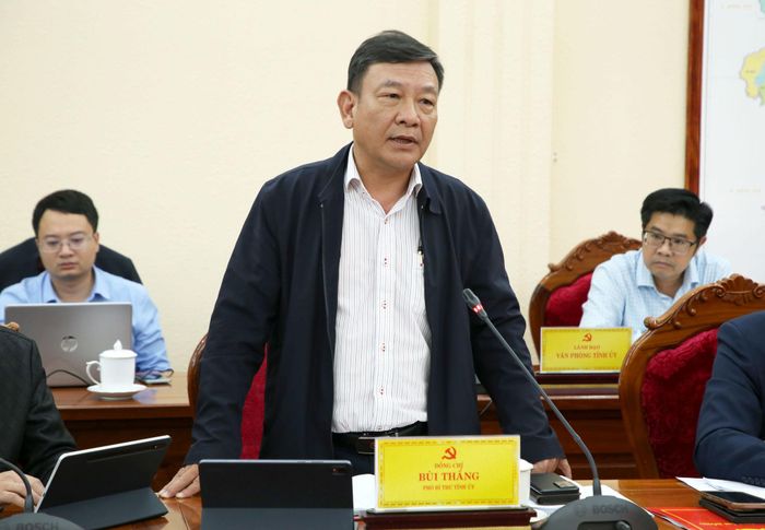 Phó Bí thư Tỉnh ủy Bùi Thắng phát biểu tại cuộc họp