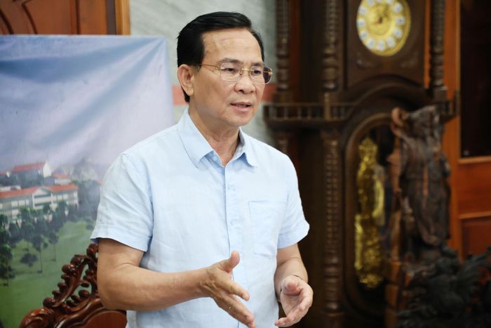 Đồng chí Hồ Văn Mười, Chủ tịch UBND tỉnh Lâm Đồng yêu cầu tranh thủ từng phút, từng giờ, khẩn trương hoàn thiện Trường nội trú xã Quảng Trực
