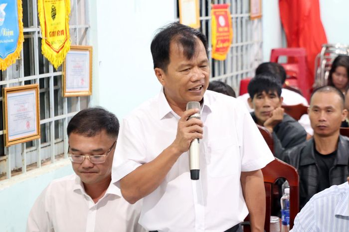 Chủ tịch UBND phường Đông Gia Nghĩa Thạch Cảnh Tịnh trả lời một số nội dung của người dân