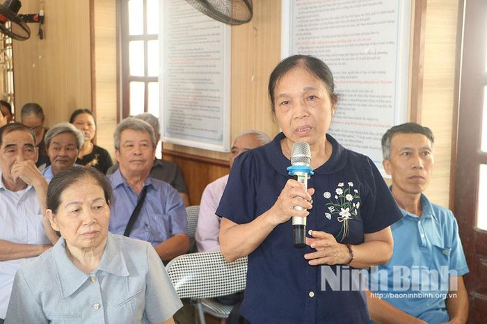 Người dân nêu các kiến nghị tại hội nghị đối thoại.