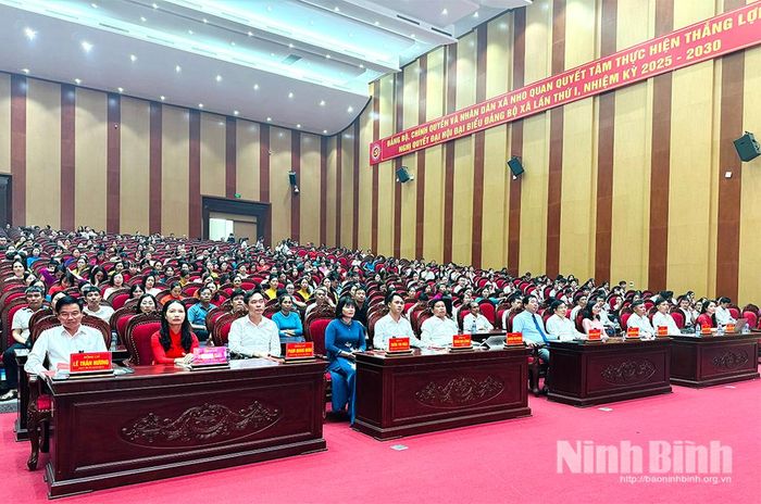 Các đại biểu dự hội nghị.