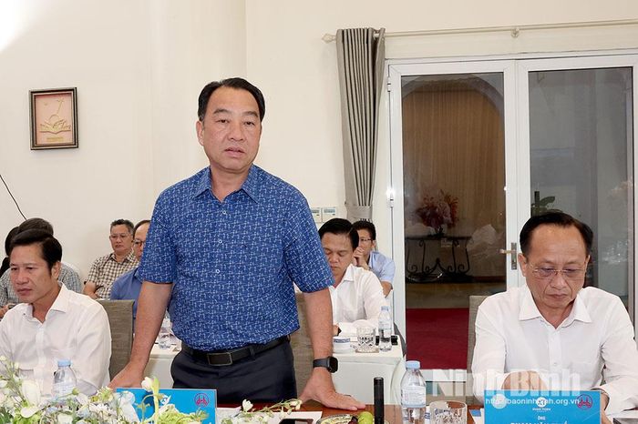 Đồng chí Lữ Quang Ngời, Phó Bí thư Tỉnh ủy, Chủ tịch UBND tỉnh Cà Mau phát biểu tại buổi làm việc.