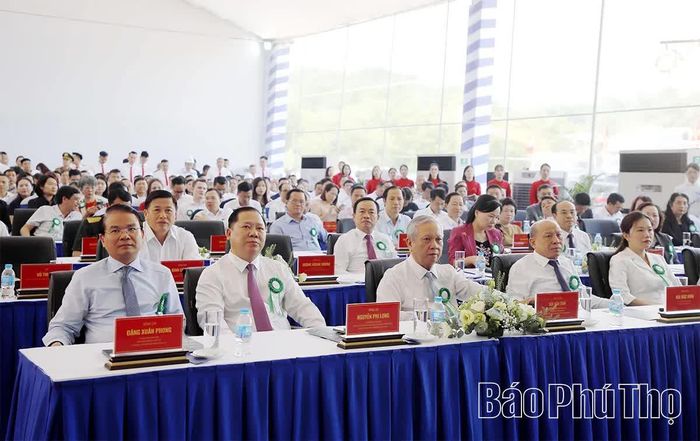 Các đại biểu Trung ương và tỉnh dự lễ khởi công.