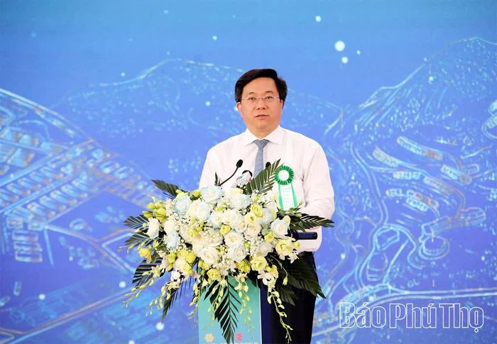 Đồng chí Trần Duy Đông - Ủy viên dự khuyết Ban Chấp hành trung ương Đảng, Phó Bí thư Tỉnh ủy, Chủ tịch UBND tỉnh phát biểu tại buổi lễ.