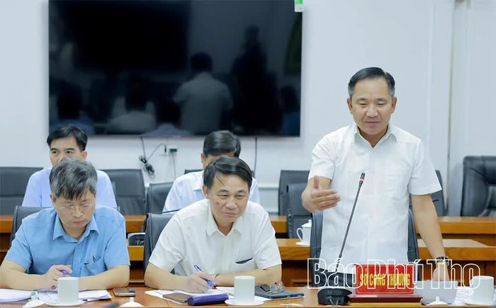 Giám đốc Sở Công Thương Trần Quang Tuấn báo cáo tại hội nghị.