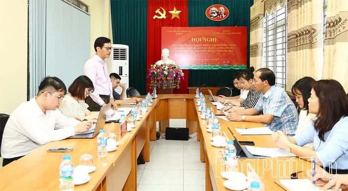 Toàn cảnh buổi làm việc.
