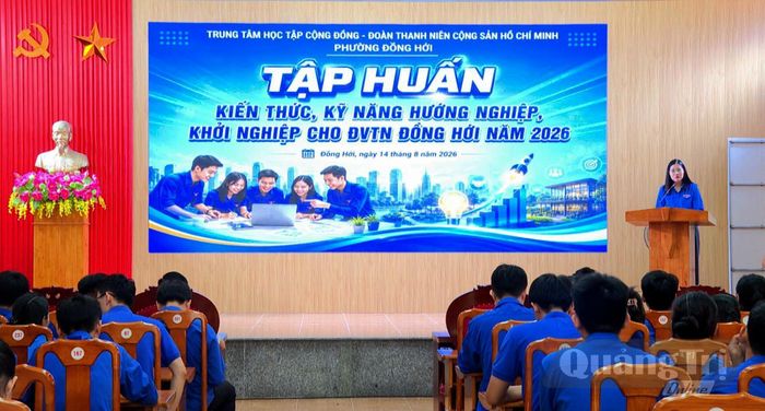 Lớp tập huấn trang bị kỹ năng hướng nghiệp, khởi nghiệp cho đoàn viên, thanh niên phường Đồng Hới - Ảnh: P.V