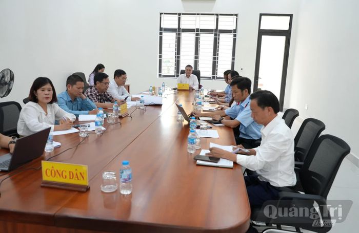 Quang cảnh phiên tiếp công dân của đồng chí Phan Phong Phú, Phó Chủ tịch UBND tỉnh - Ảnh: T.Đ
