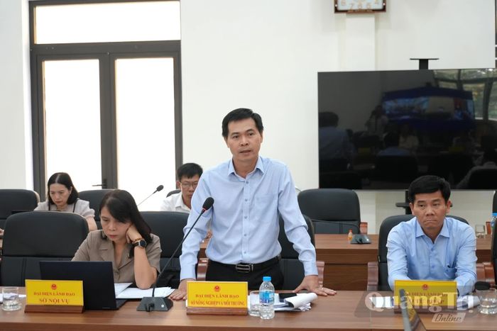 Đại diện lãnh đạo Sở Nông nghiệp và Môi trường trả lời, làm rõ nội dung công dân kiến nghị liên quan đến lĩnh vực đất đai - Ảnh: T.Đ