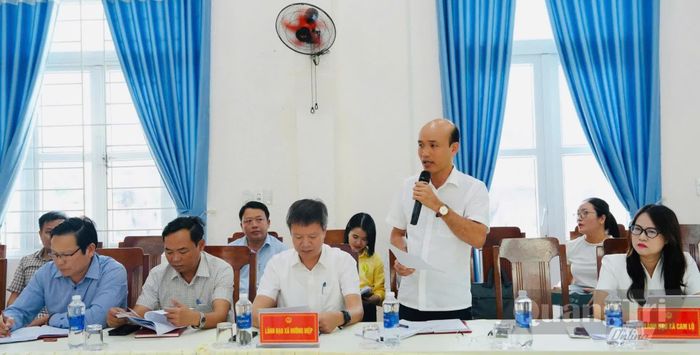 Đại diện lãnh đạo xã Hướng Hiệp báo cáo tại buổi làm việc - Ảnh: Mỹ Nhị