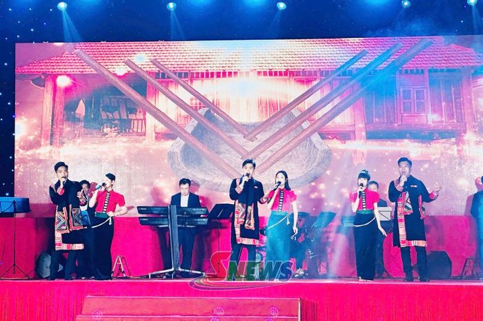Tiết mục biểu diễn của sinh viên Khoa Văn hóa nghệ thuật và Du lịch, Trường Cao đẳng Sơn La.
