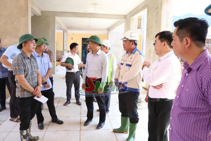 Đoàn giám sát tiến độ thi công tại Trường nội trú liên cấp TH-THCS Chiềng Sơn.