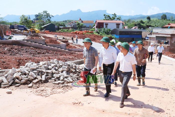 Đoàn giám sát kiểm tra, nắm tình hình thi công Trường nội trú liên cấp TH-THCS Chiềng Sơn.