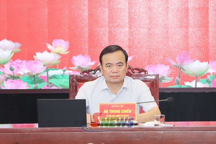 Đồng chí Hà Trung Chiến, Ủy viên Ban Thường vụ Tỉnh ủy, Phó Chủ tịch Thường trực UBND tỉnh dự Hội nghị tại điểm cầu tỉnh Sơn La.