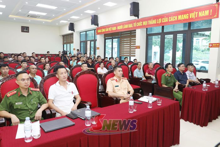 Các đại biểu dự cuộc tuyên truyền.