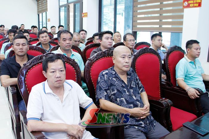 Đội ngũ lái xe trên địa bàn tỉnh dự cuộc tuyên truyền.