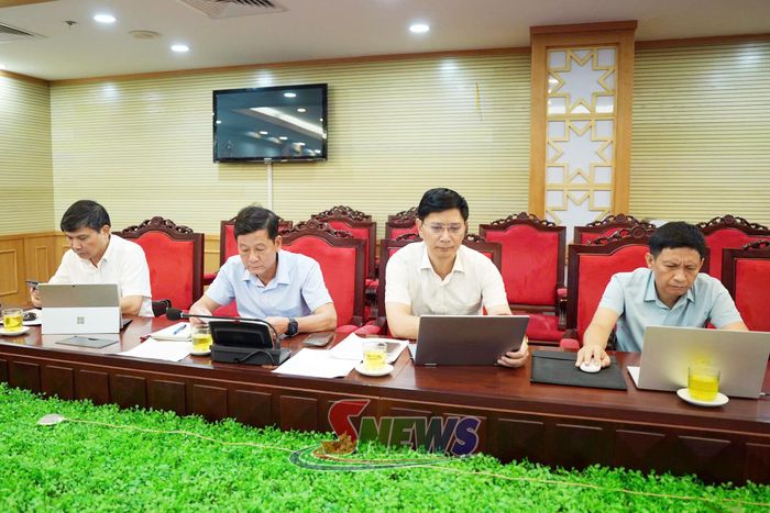 Các đại biểu tham dự cuộc họp