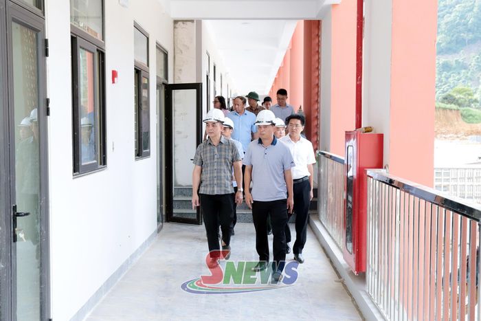 Đoàn giám sát tiến độ triển khai dự án Trường nội trú liên cấp TH-THCS Phiêng Pằn.